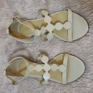 Talbots Beige Ecru Leather T Strap Open Toe Wedge Sandal Sz. 5